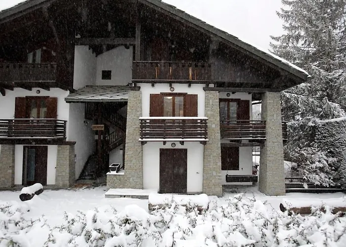 Mont Blanc View 2br With Balcony & Parking 쿠르마예