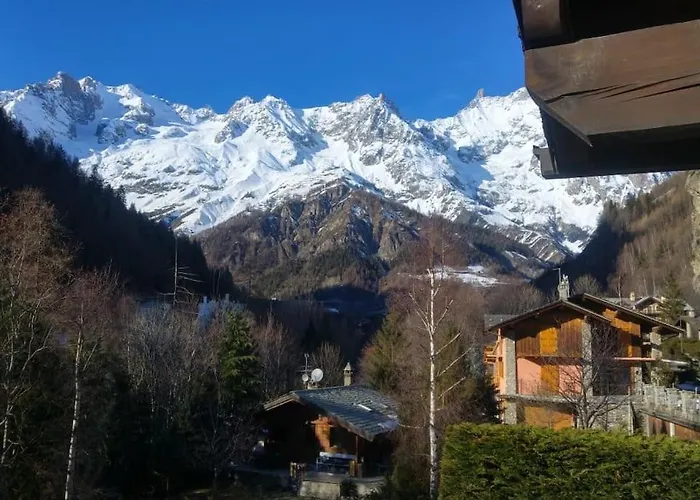 Mont Blanc View 2br With Balcony & Parking 쿠르마예